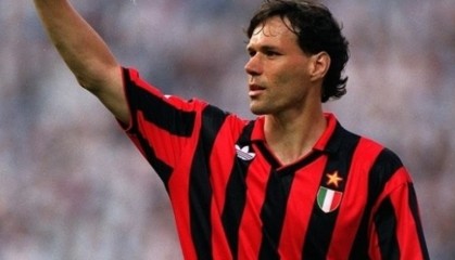 30岁因伤退役！前米兰队医：曾劝范巴斯滕别手术 他本能再踢2-3年